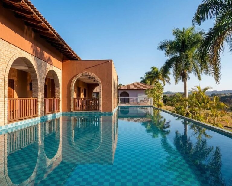 Piscina de borda infinita no restaurante Vila Campana