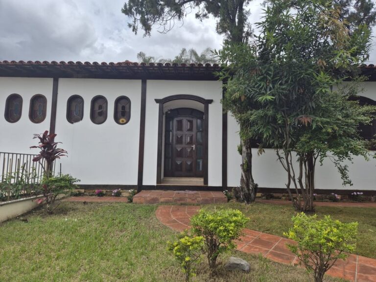 Fachada do prédio principal na reforma e ampliação do Colégio Alta Vista